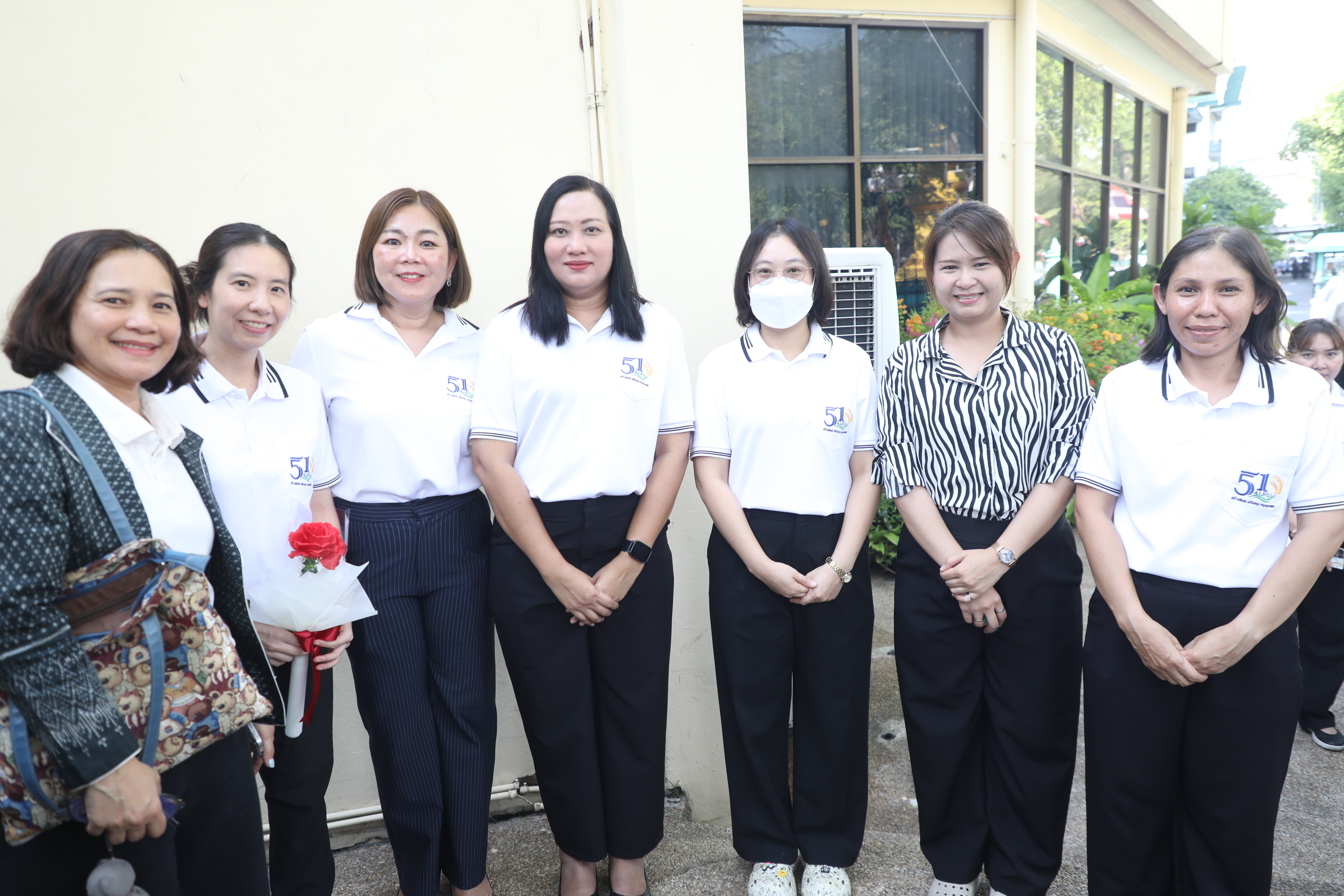 title - เลขาธิการ ส.ป.ก. และผู้เกษียณอายุราชการ สักการะสิ่งศักดิ์สิทธิ์ประจำ กระทรวงเกษตรและสหกรณ์ และ สำนักงานการปฏิรูปที่ดินเพื่อเกษตรกรรม เนื่องในโอกาสเกษียณอายุราชการ